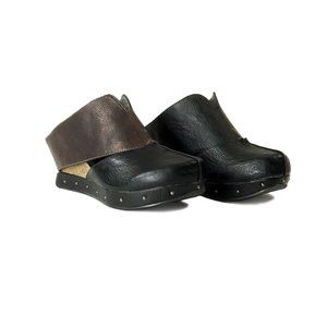 Giza - Brown flips to Black - Modzori Reversible Clog